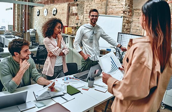 How to Motivate Customer Service Team | GlowTouch